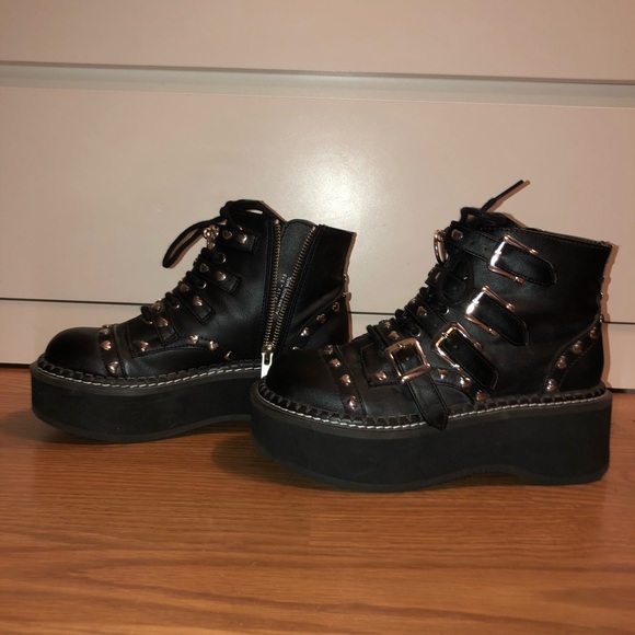 Too small SOLD - Picture 3 of 4